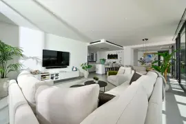 Image 4 thumb