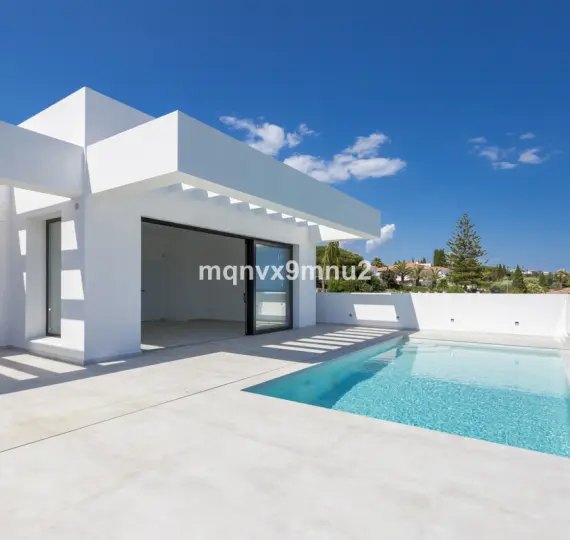 Venta de villa independiente en El Chaparral