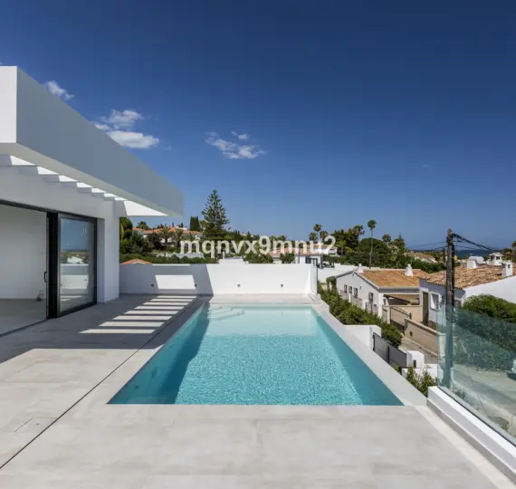 Venta de villa independiente en El Chaparral