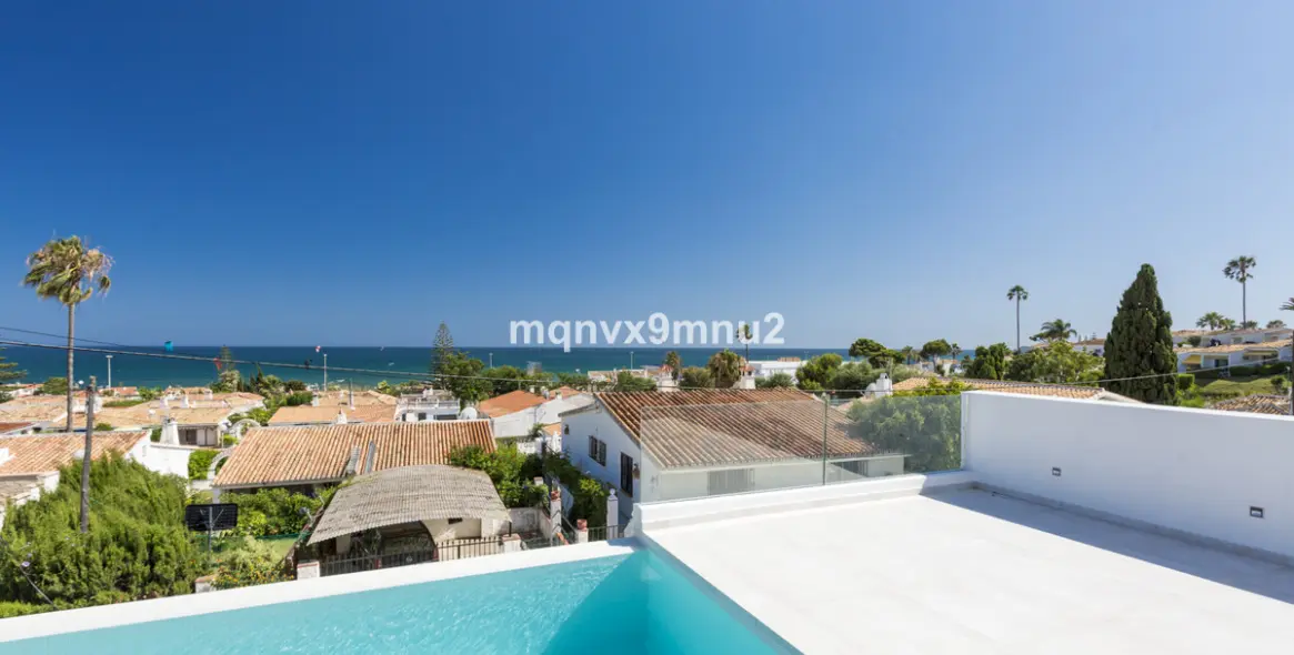 Sale of detached villa in El Chaparral 3