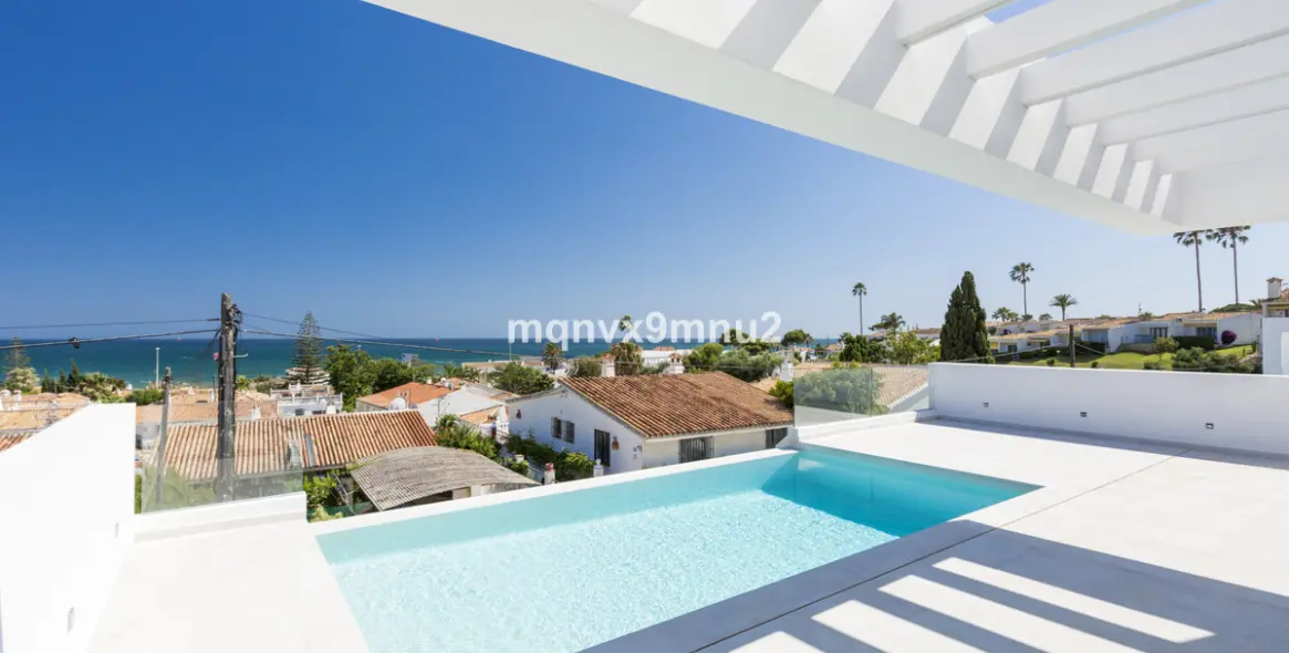 Sale of detached villa in El Chaparral 5