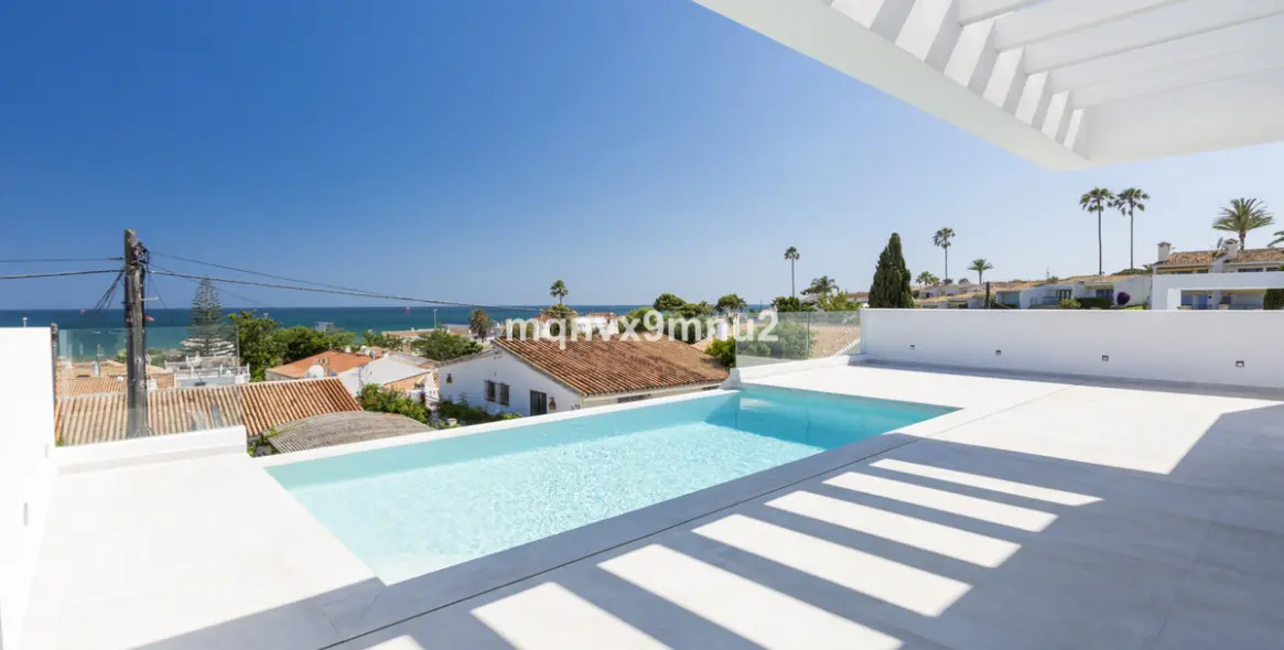 Sale of detached villa in El Chaparral 6