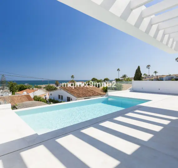 Venta de villa independiente en El Chaparral