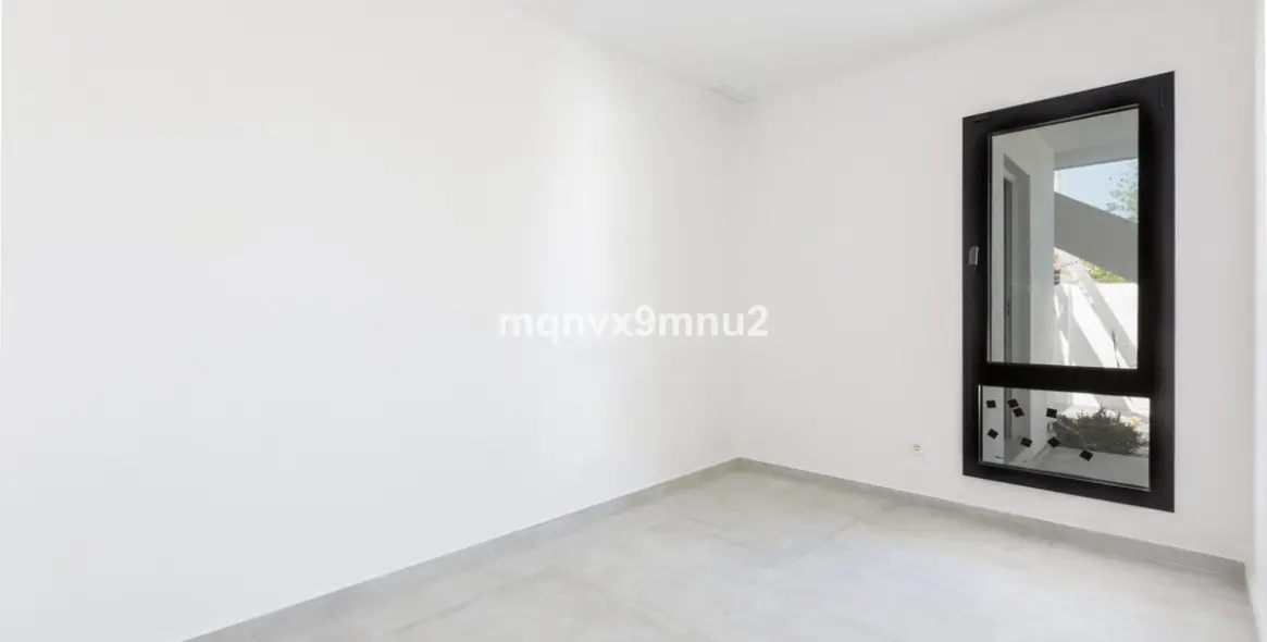 Sale of detached villa in El Chaparral 16