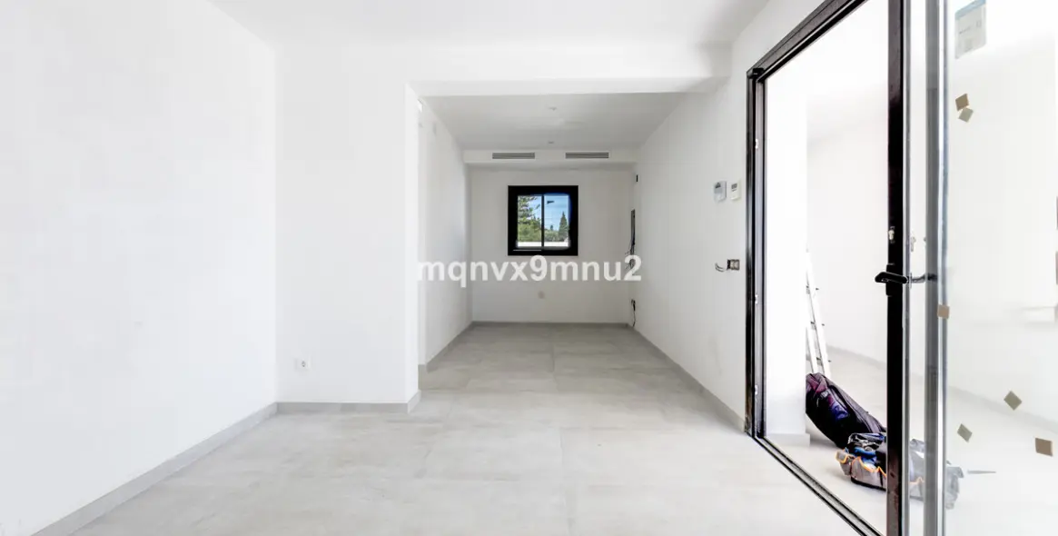 Sale of detached villa in El Chaparral 18