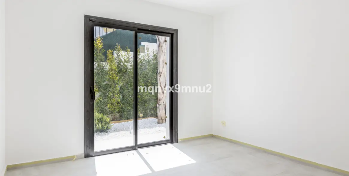 Sale of detached villa in El Chaparral 19