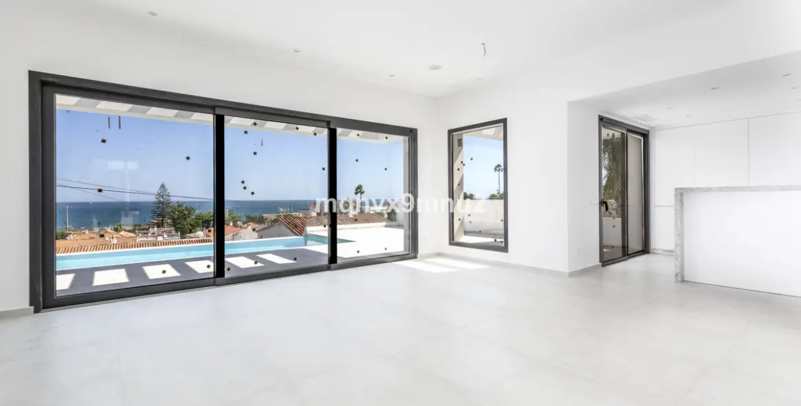 Sale of detached villa in El Chaparral 20