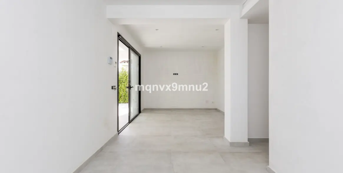 Продажа  отдельно стоящей виллы в El Chaparral 30