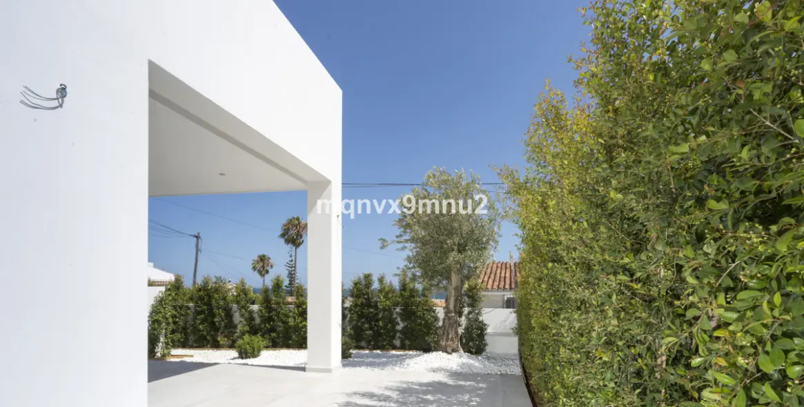 Продажа  отдельно стоящей виллы в El Chaparral 39