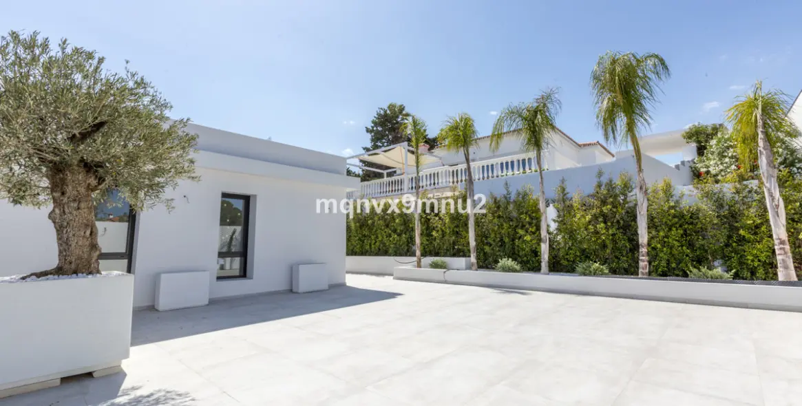 Продажа  отдельно стоящей виллы в El Chaparral 41