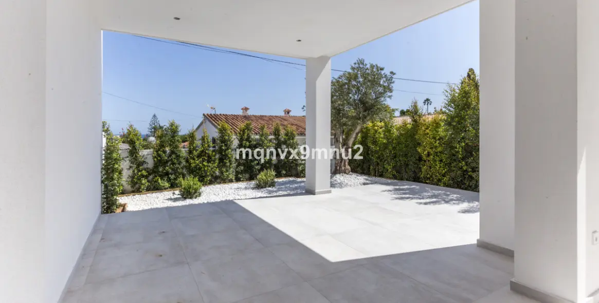 Продажа  отдельно стоящей виллы в El Chaparral 54