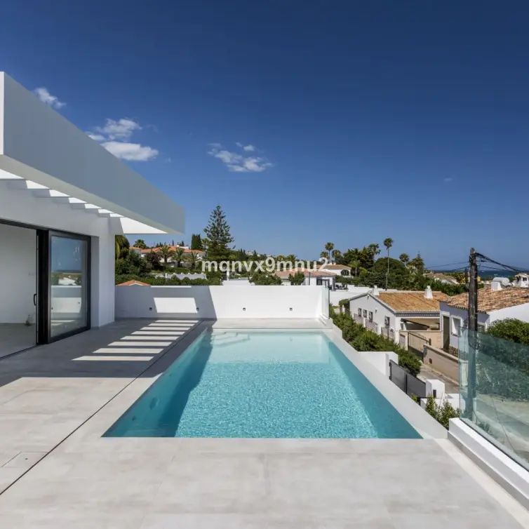 Venta de villa independiente en El Chaparral