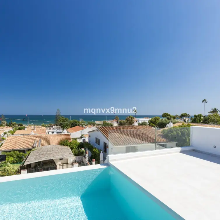 Venta de villa independiente en El Chaparral