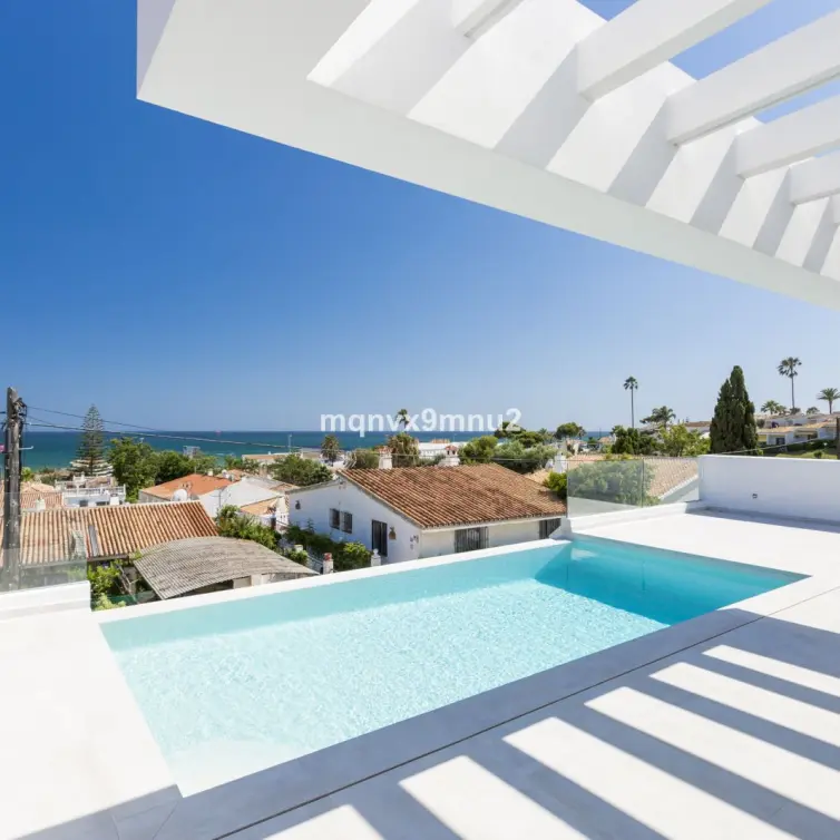 Venta de villa independiente en El Chaparral