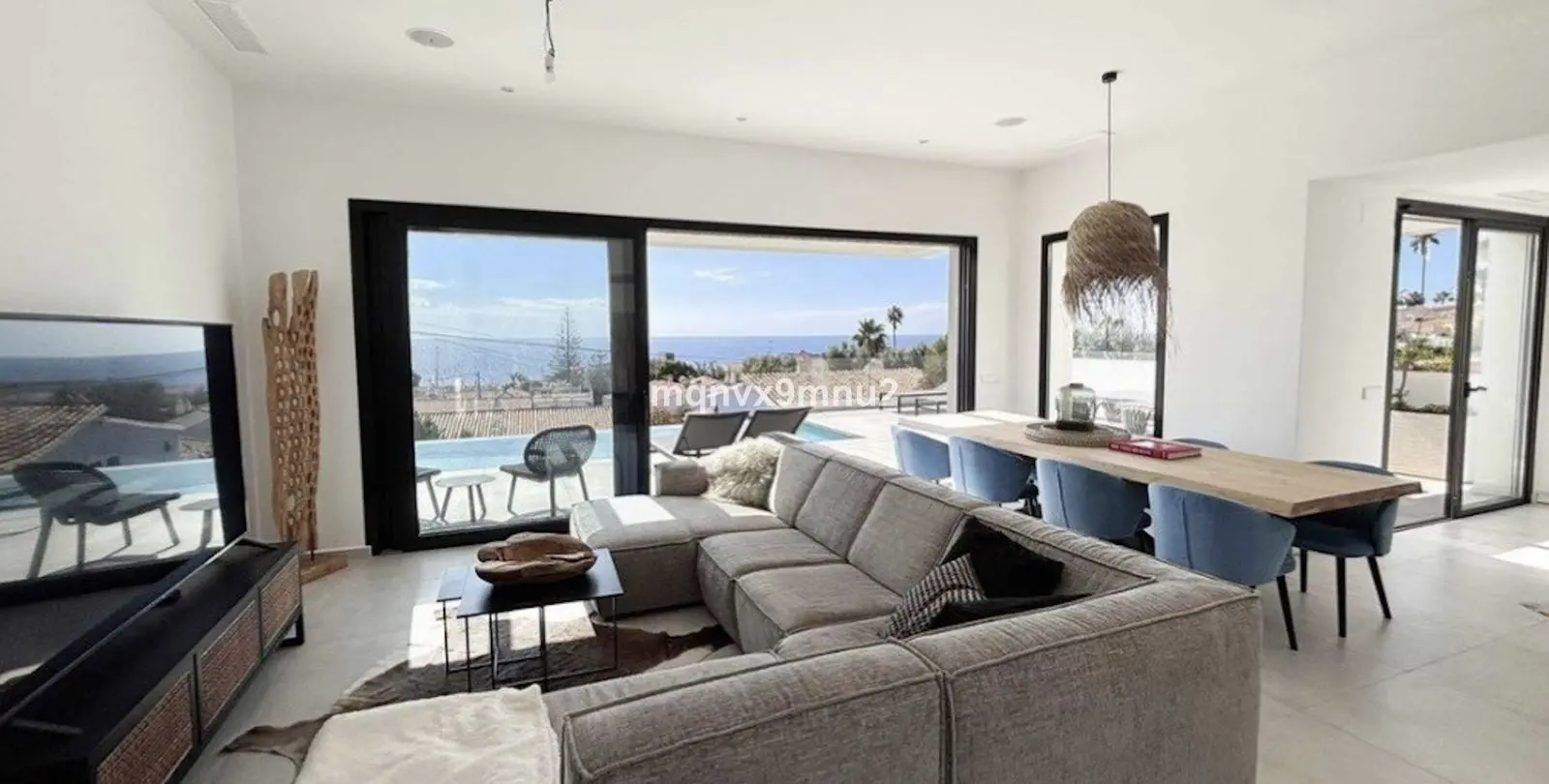 Sale of detached villa in El Chaparral 14