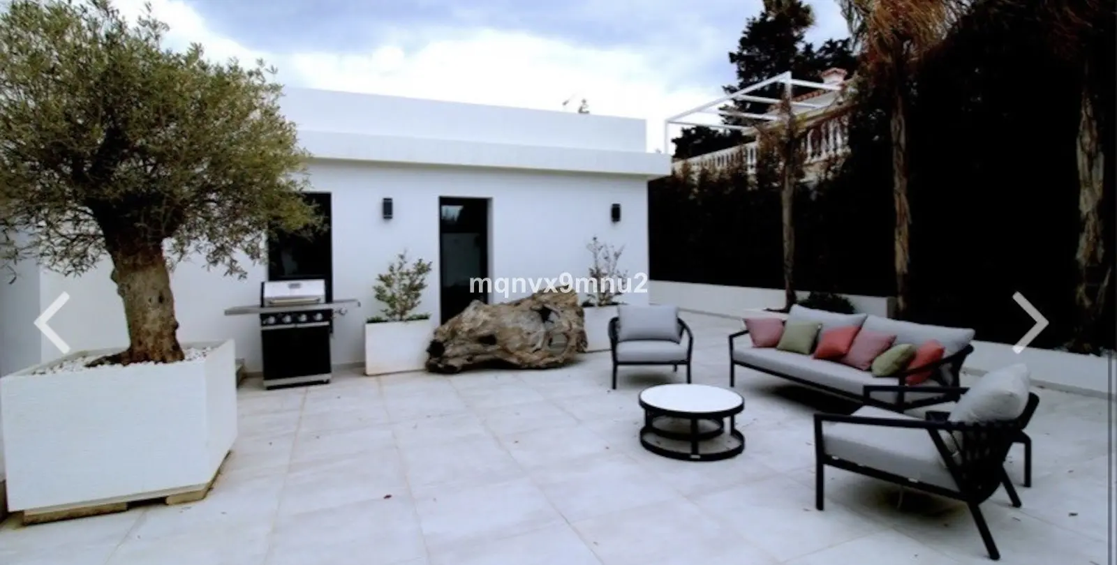 Sale of detached villa in El Chaparral 18