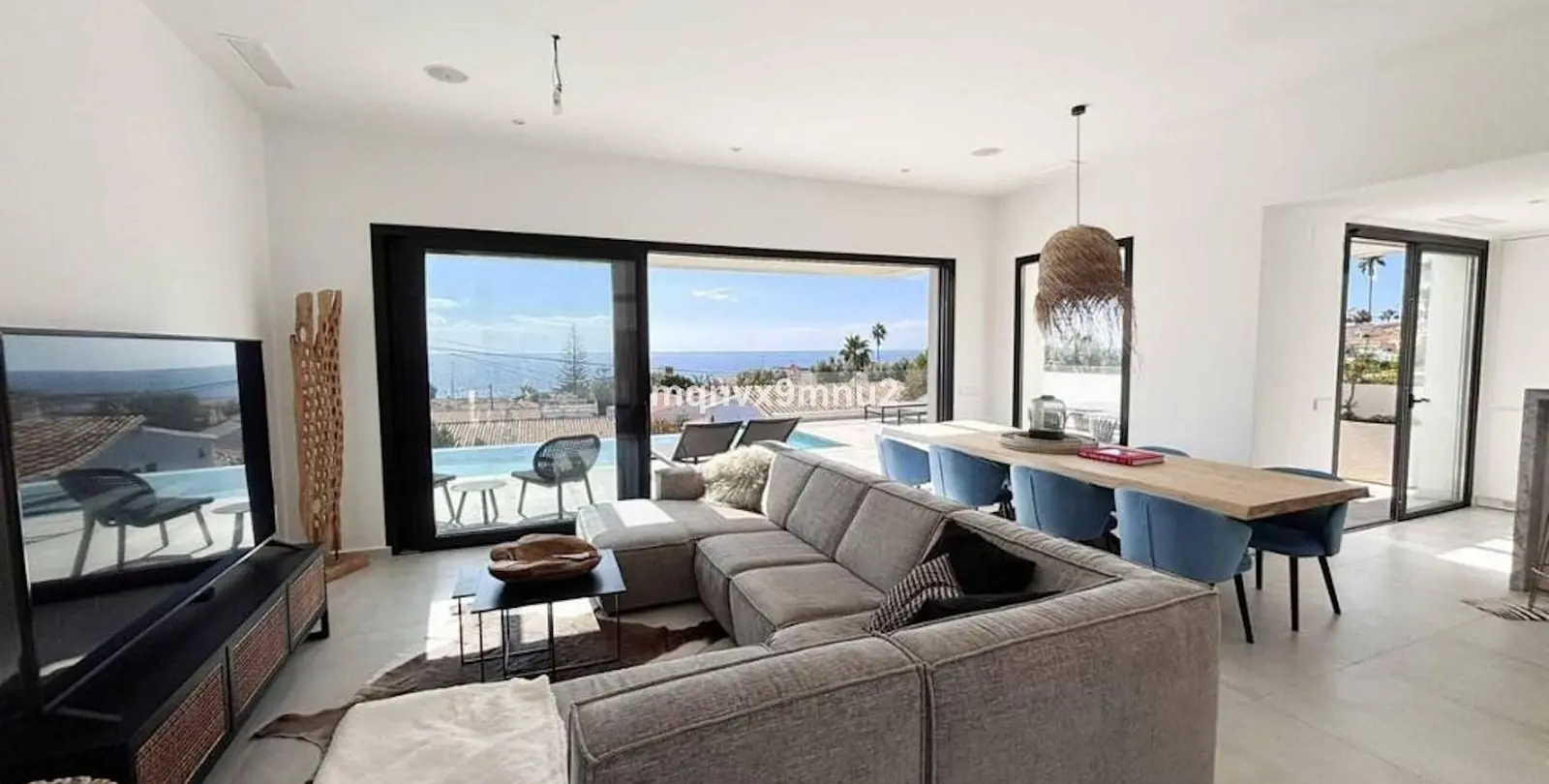 Sale of detached villa in El Chaparral 22