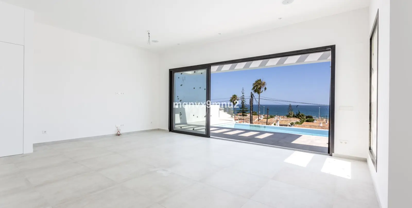 Sale of detached villa in El Chaparral 33