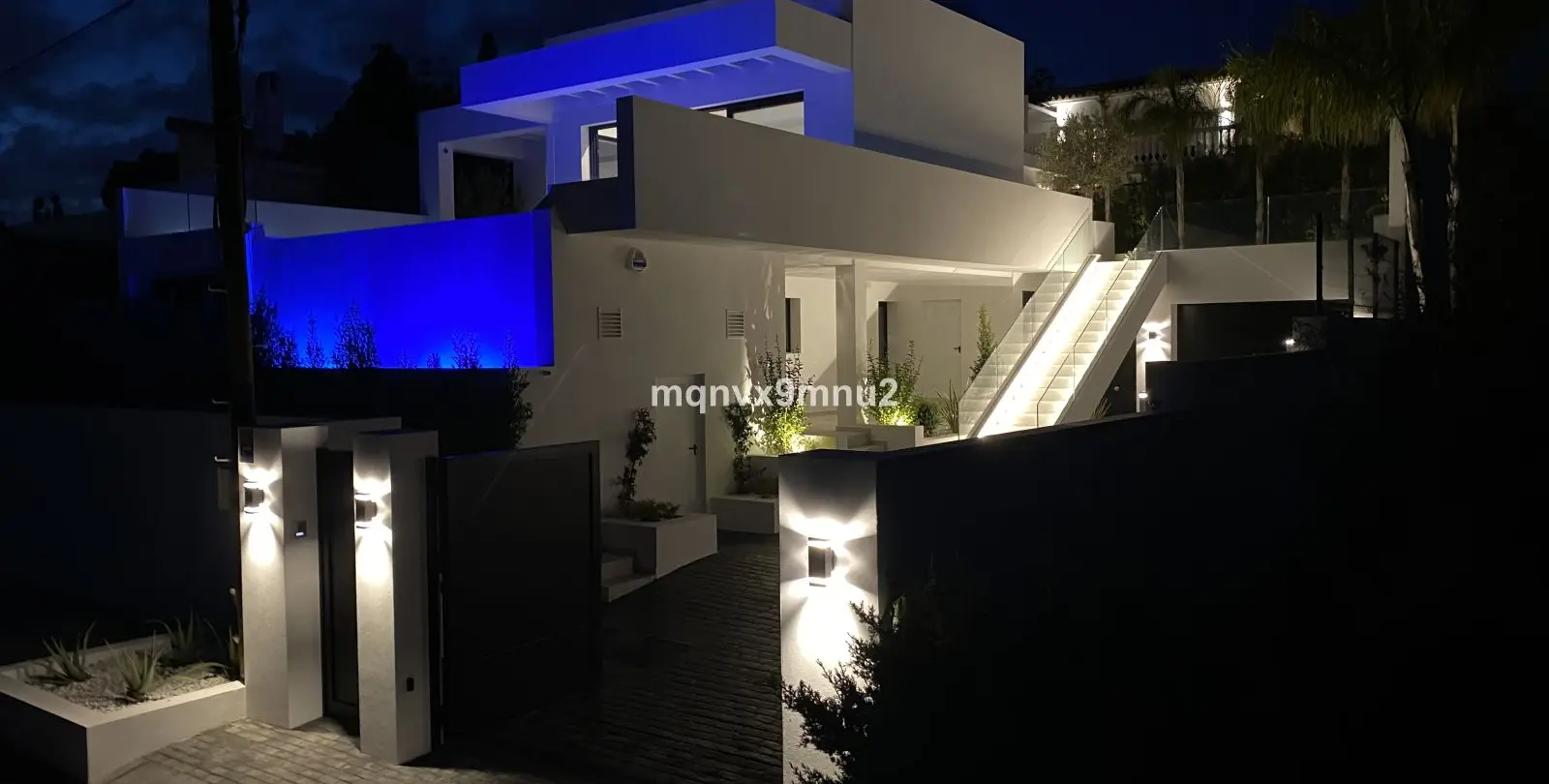 Sale of detached villa in El Chaparral 61