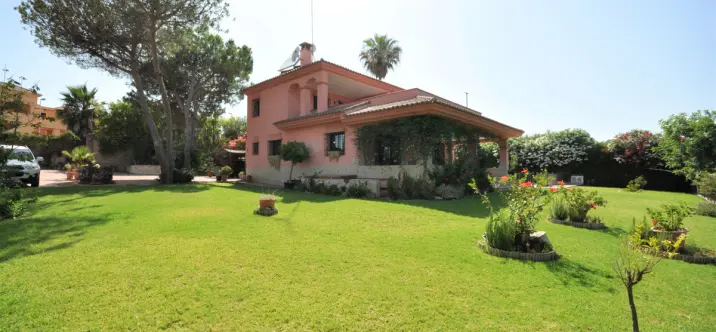 Продажа  отдельно стоящей виллы в Casares Playa 2