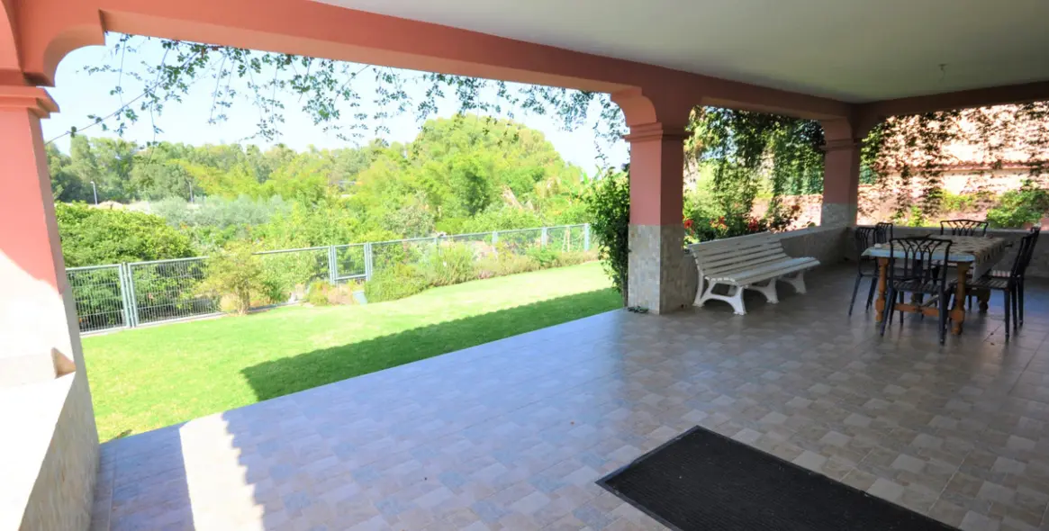 Продажа  отдельно стоящей виллы в Casares Playa 4