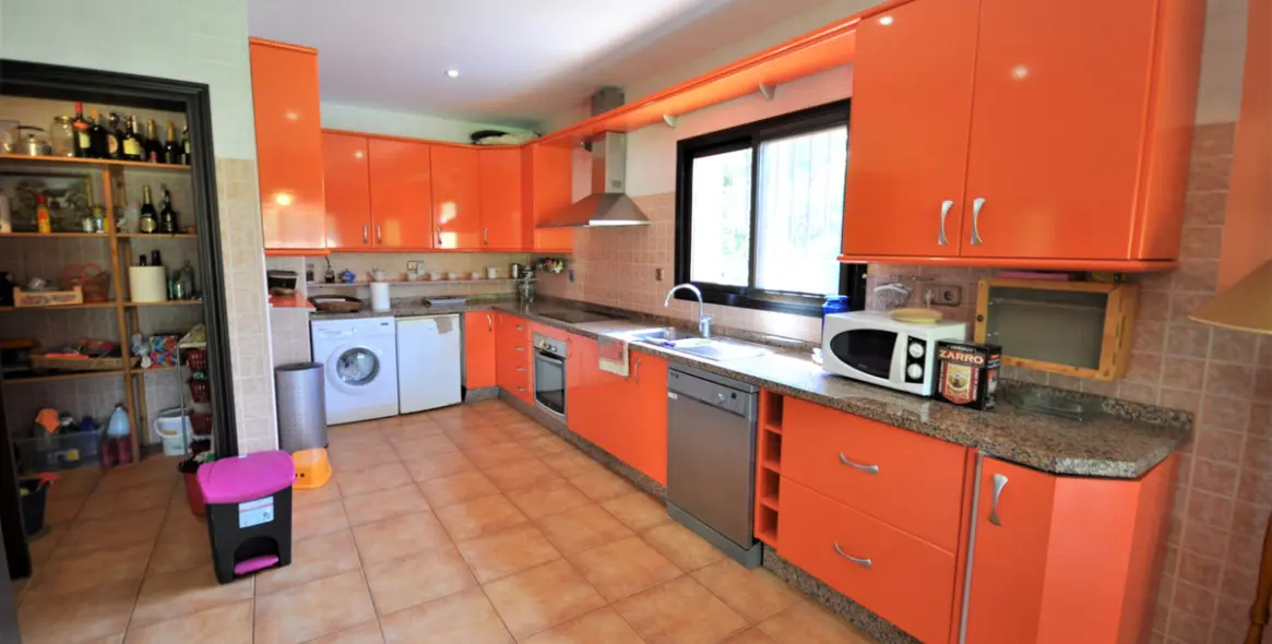 Продажа  отдельно стоящей виллы в Casares Playa 8