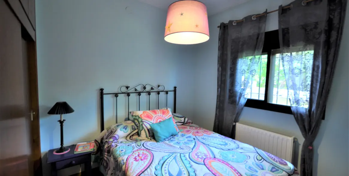 Продажа  отдельно стоящей виллы в Casares Playa 9