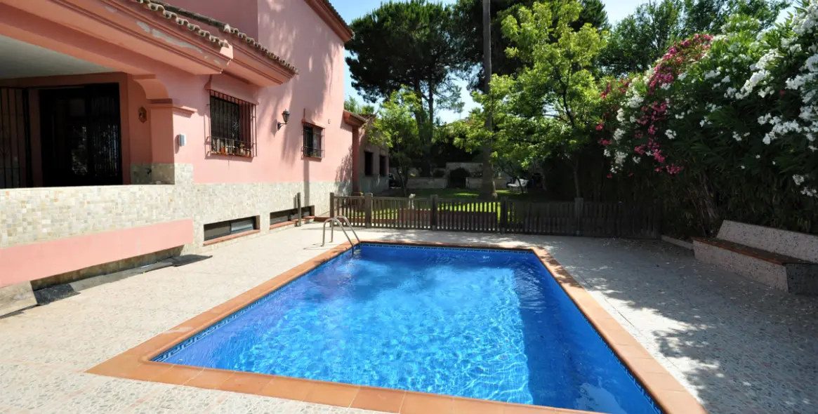 Продажа  отдельно стоящей виллы в Casares Playa 12