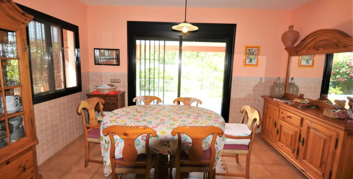 Продажа  отдельно стоящей виллы в Casares Playa 17