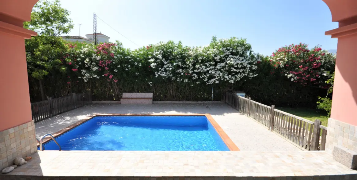 Продажа  отдельно стоящей виллы в Casares Playa 19