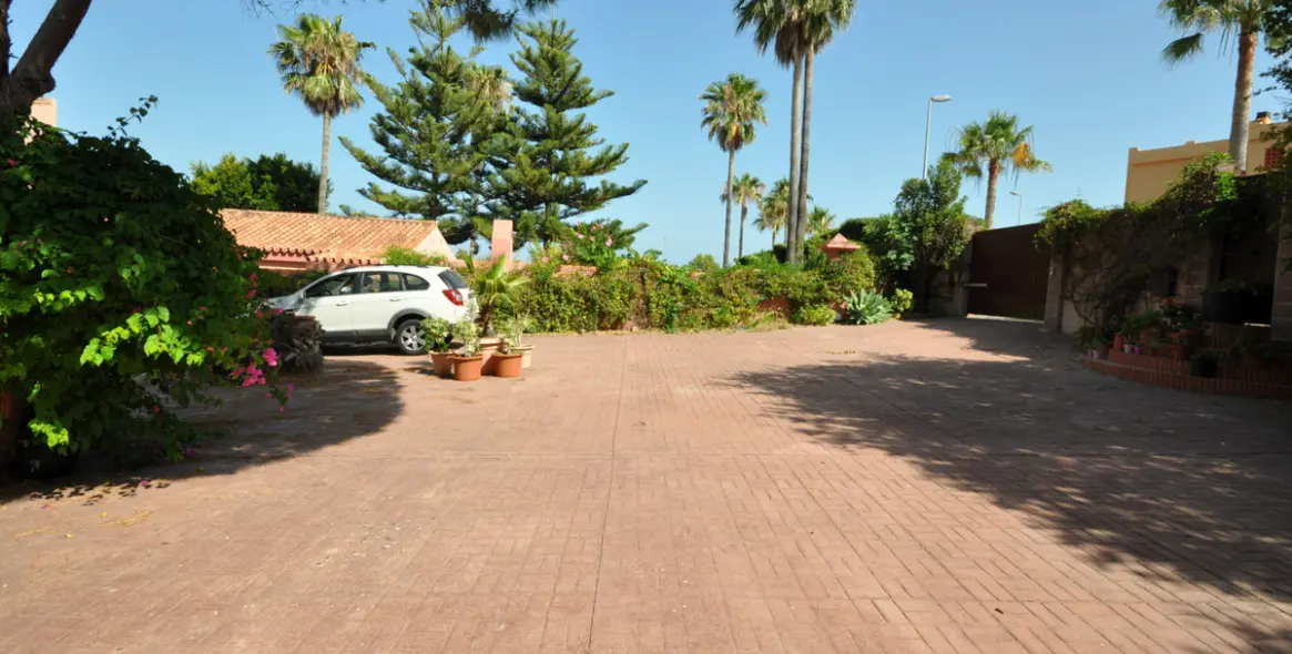 Продажа  отдельно стоящей виллы в Casares Playa 20