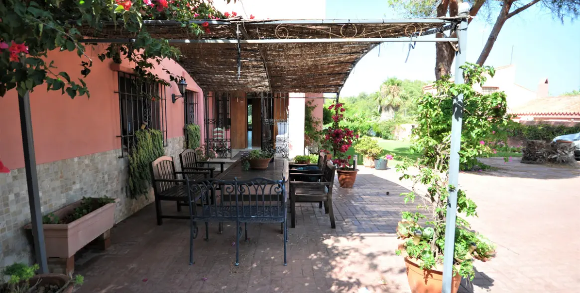 Продажа  отдельно стоящей виллы в Casares Playa 24