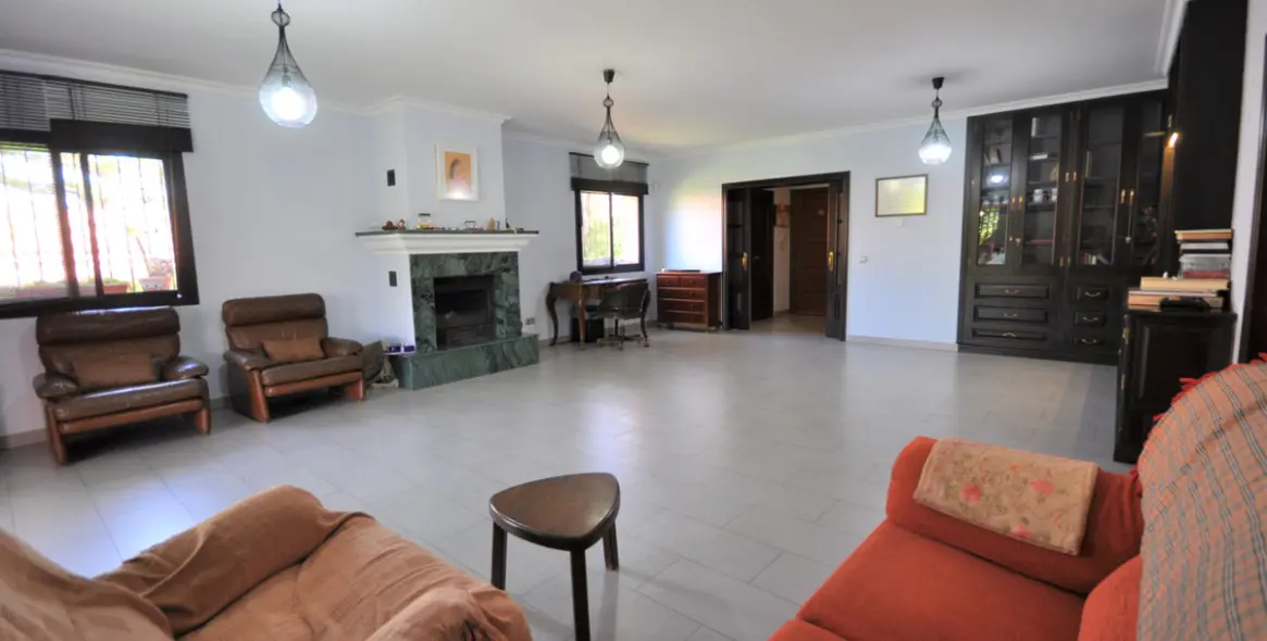 Продажа  отдельно стоящей виллы в Casares Playa 32