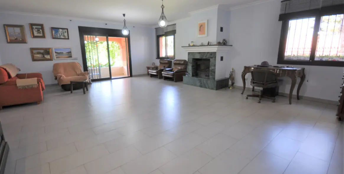 Продажа  отдельно стоящей виллы в Casares Playa 33