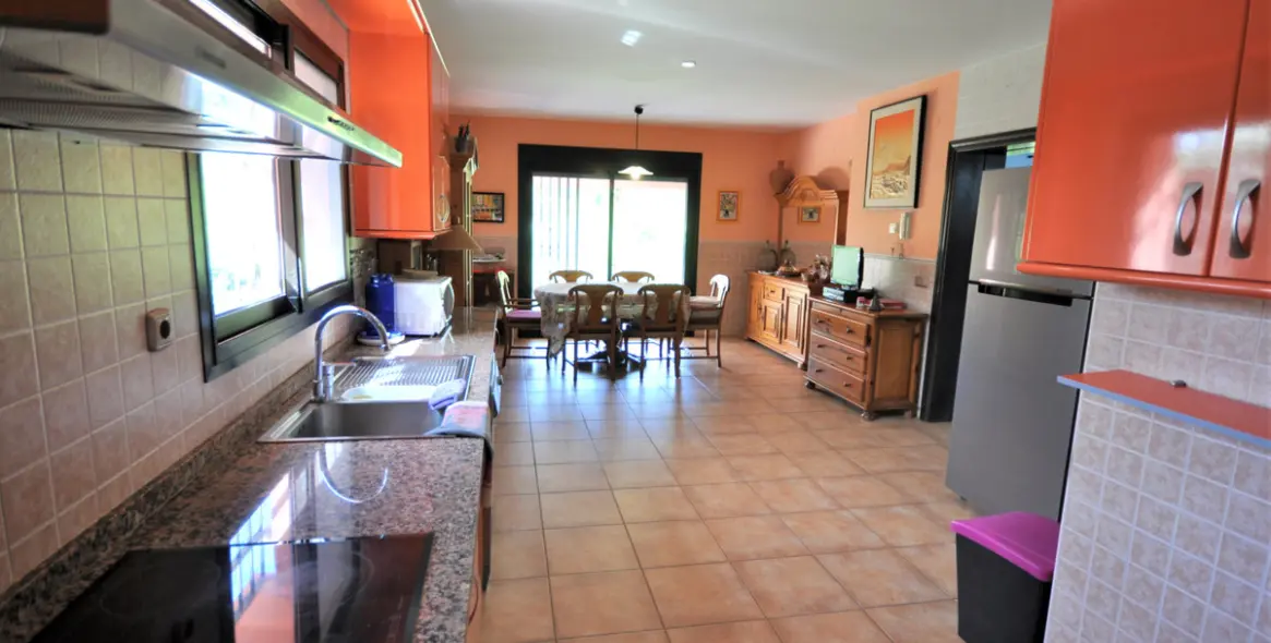 Продажа  отдельно стоящей виллы в Casares Playa 41