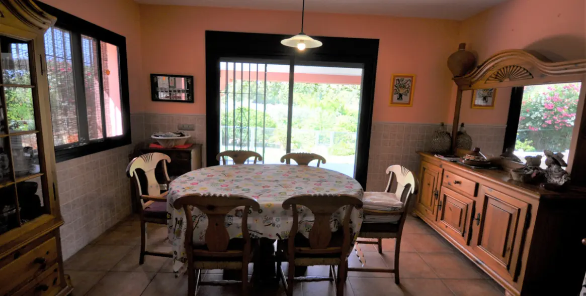 Продажа  отдельно стоящей виллы в Casares Playa 44