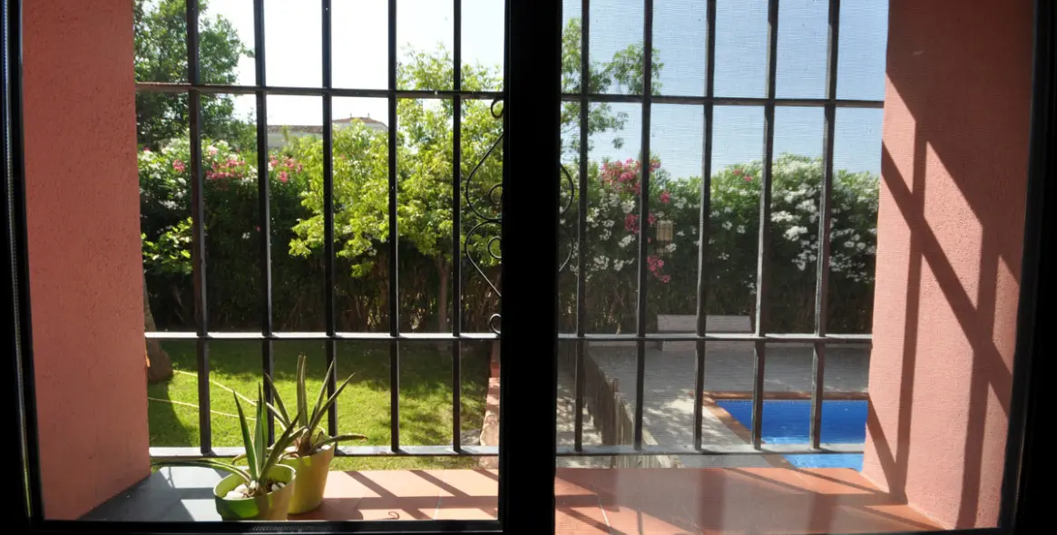 Продажа  отдельно стоящей виллы в Casares Playa 45