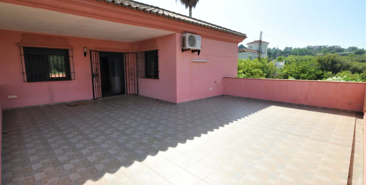Продажа  отдельно стоящей виллы в Casares Playa 47