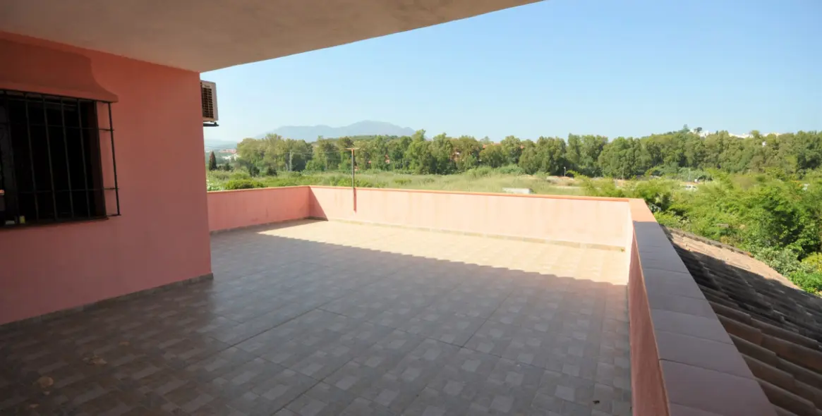 Продажа  отдельно стоящей виллы в Casares Playa 50