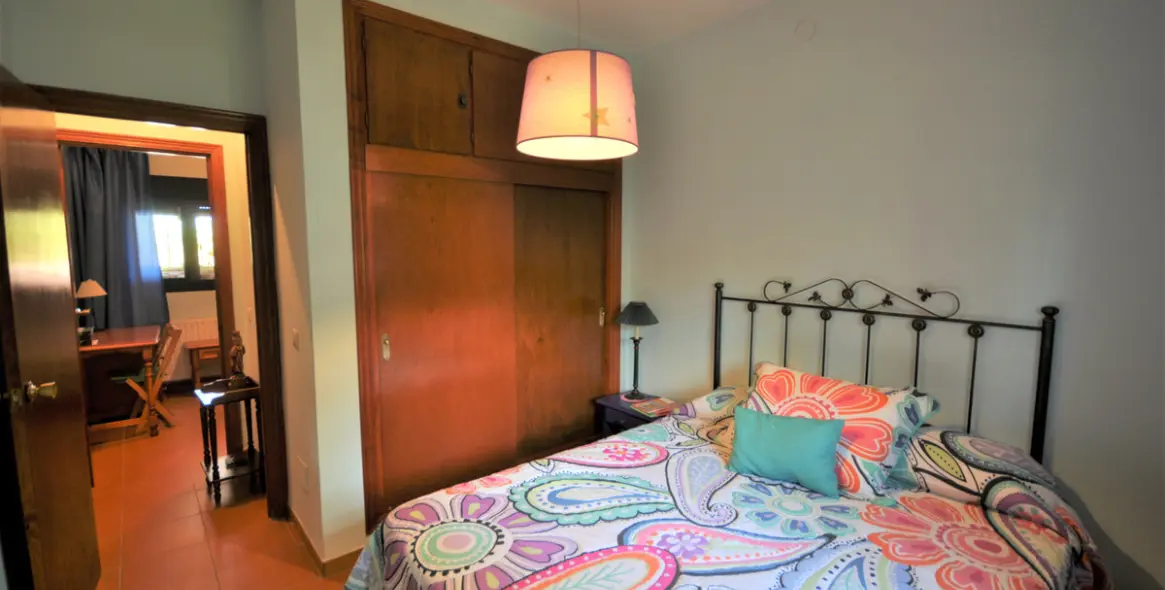 Продажа  отдельно стоящей виллы в Casares Playa 51