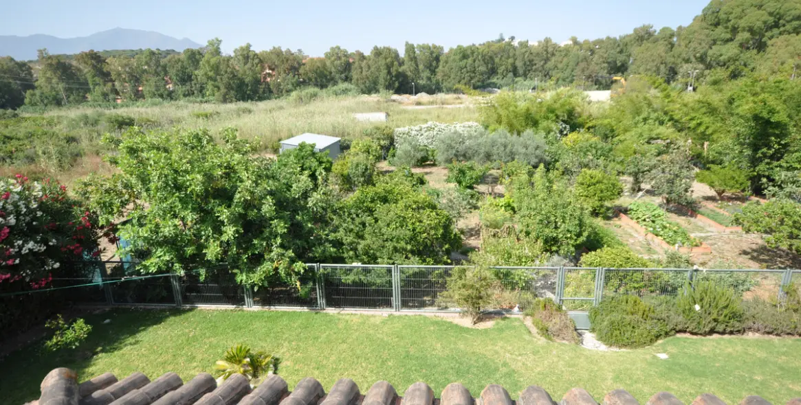 Продажа  отдельно стоящей виллы в Casares Playa 54