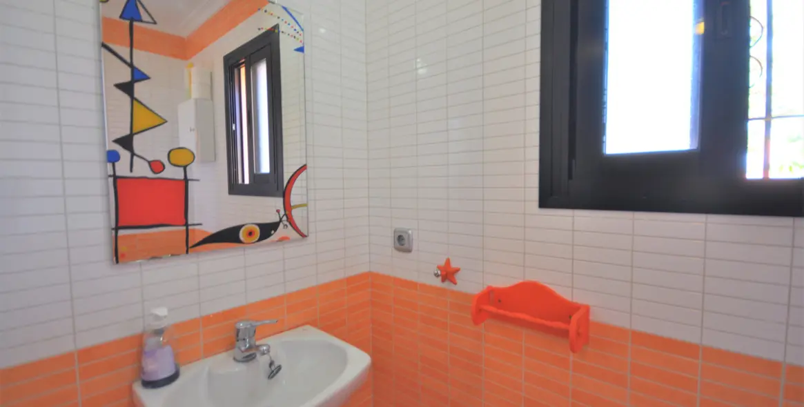 Продажа  отдельно стоящей виллы в Casares Playa 60