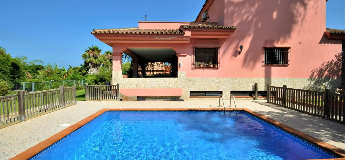 Venta de villa independiente en Casares Playa 1