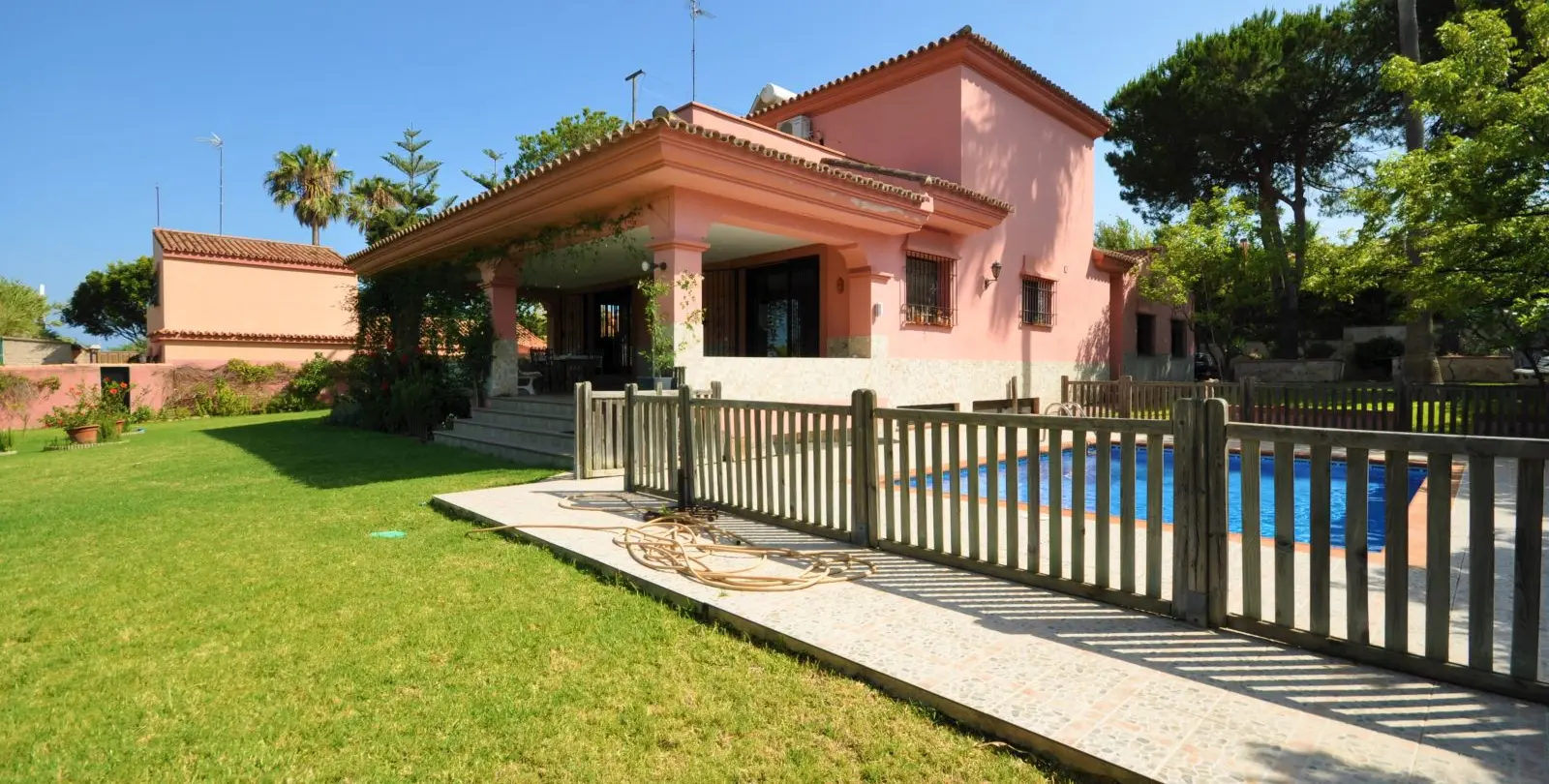 Sale of detached villa in Casares Playa 1