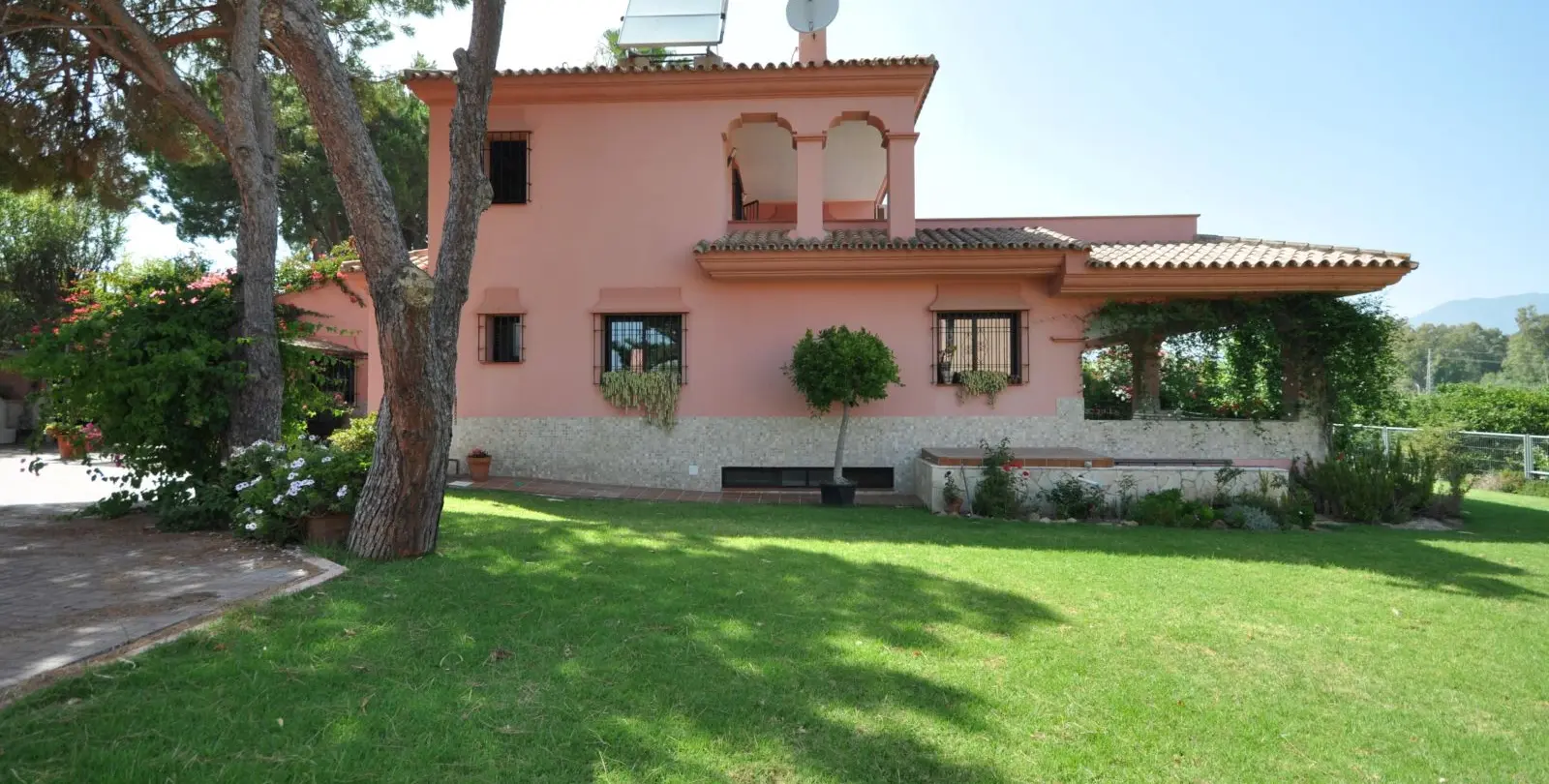 Sale of detached villa in Casares Playa 30