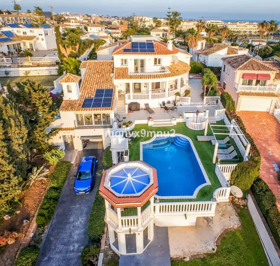 Venta de villa independiente en El Chaparral