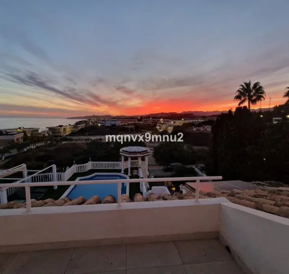 Venta de villa independiente en El Chaparral