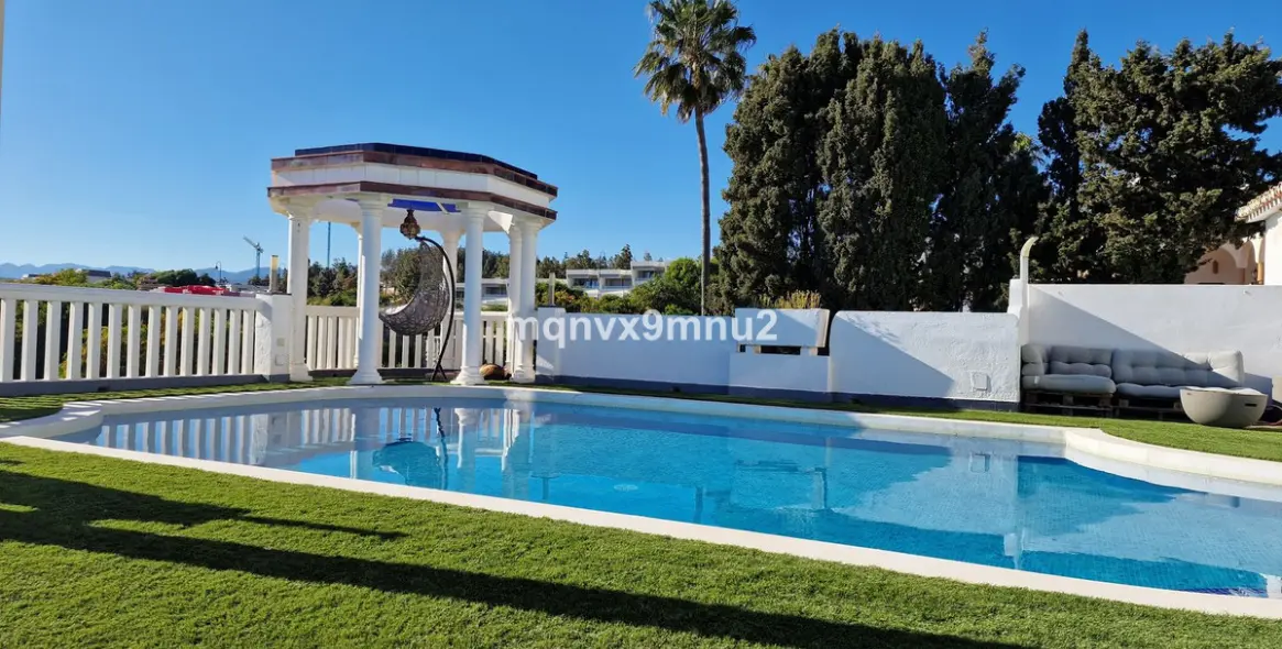 Venta de villa independiente en El Chaparral 3