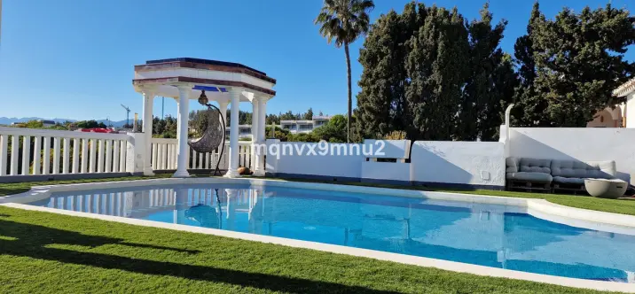 Venta de villa independiente en El Chaparral 2