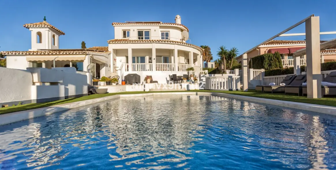 Venta de villa independiente en El Chaparral 6